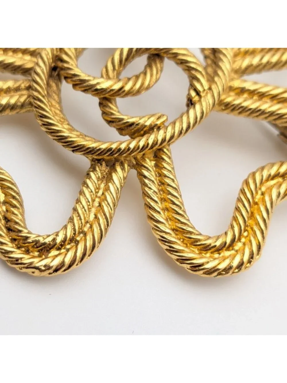 Chanel Brooch CC Logo Twisted Rope Sheer Clover Gold 28 Vintage
